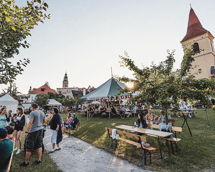 Zahradní degustace vín