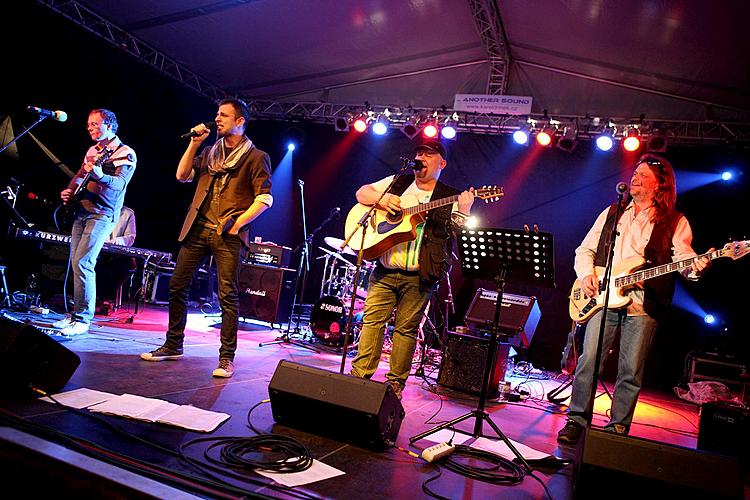 Chlapi v sobě | koncert, Koncert v rámci oslav 35. výročí sametové revoluce Chlapi v sobě | koncert, Koncert v rámci oslav 35. výročí sametové revoluce