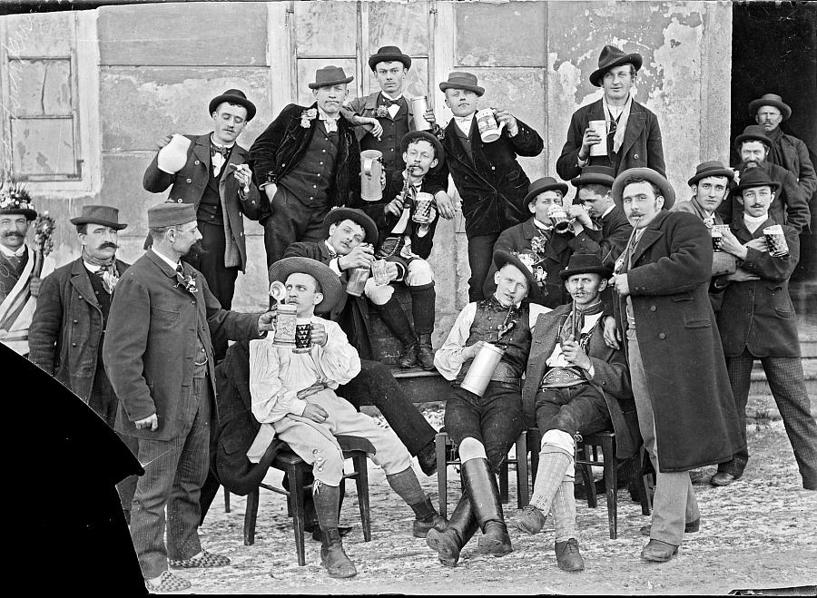 Příběhy piva u Seidelů, Stylové fotografování s pivní tematikou pro skupinky a zahradní občerstvení z regionálních specialit Příběhy piva u Seidelů, Stylové fotografování s pivní tematikou pro skupinky a zahradní občerstvení z regionálních specialit