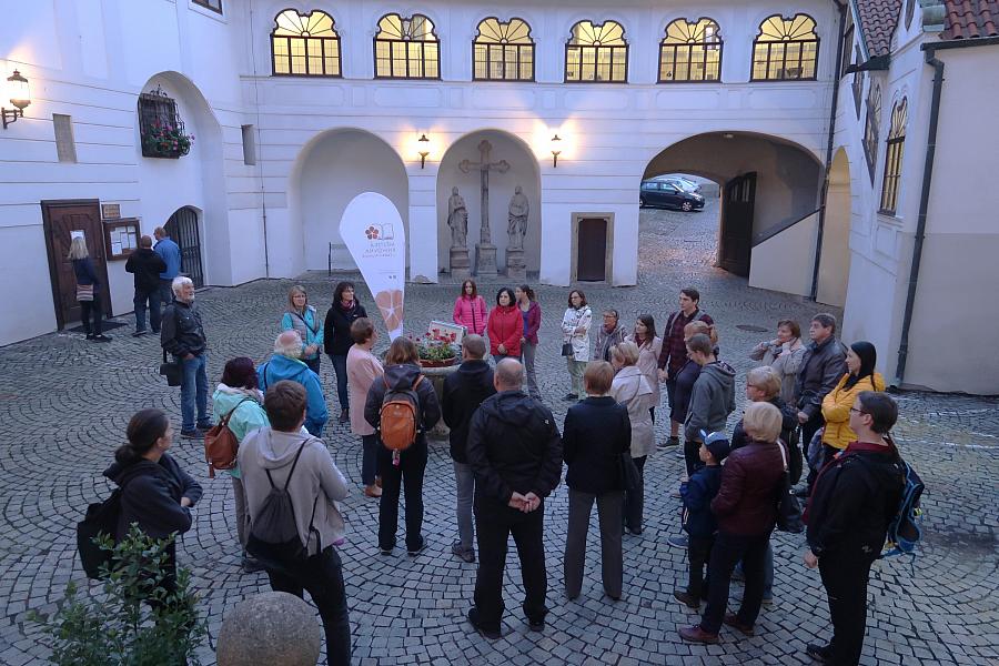 Noc v knihovně | prohlídka, přednáška, koncert, Večerní akce Noc v knihovně | prohlídka, přednáška, koncert, Večerní akce