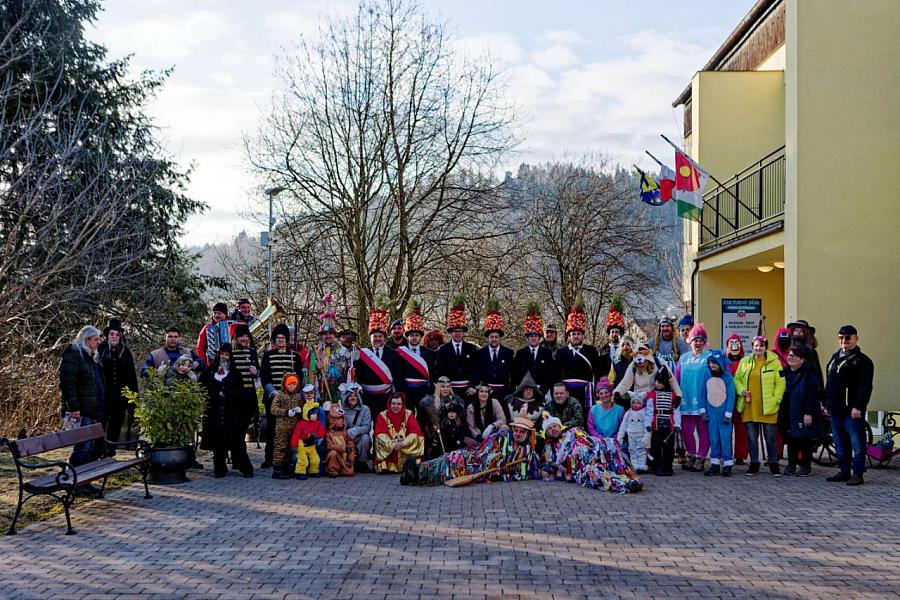 Masopustní veselí v Hořicích na Šumavě, Růžičková a slaměná koleda, večerní koncert kapely Lazareth Masopustní veselí v Hořicích na Šumavě, Růžičková a slaměná koleda, večerní koncert kapely Lazareth